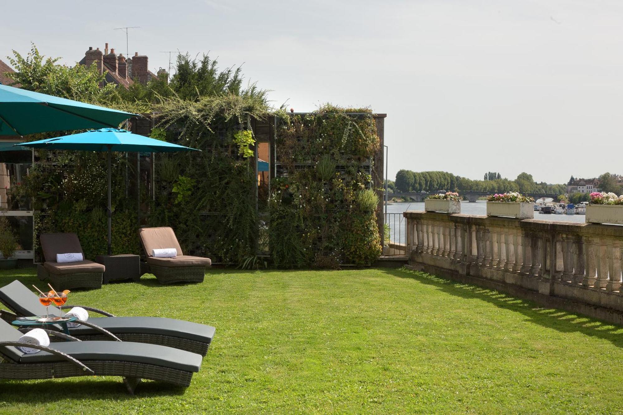 La Cote Saint Jacques Hotel Joigny Bagian luar foto